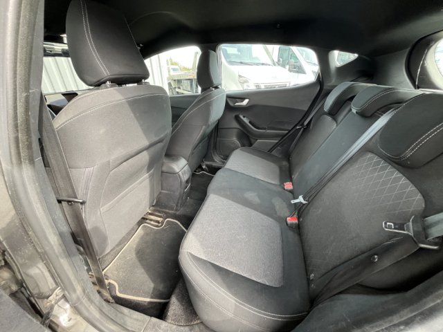 Ford Fiesta - Photo 6