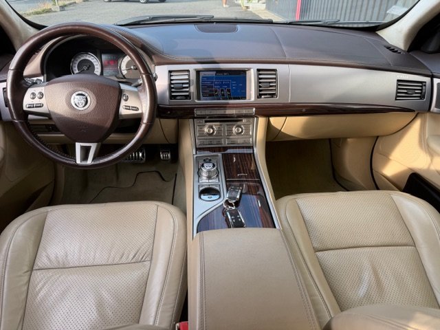 Jaguar XF - Photo 12