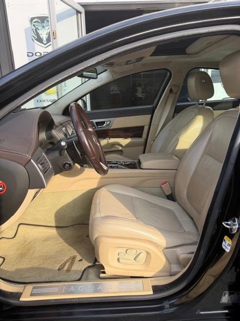 Jaguar XF - Photo 14