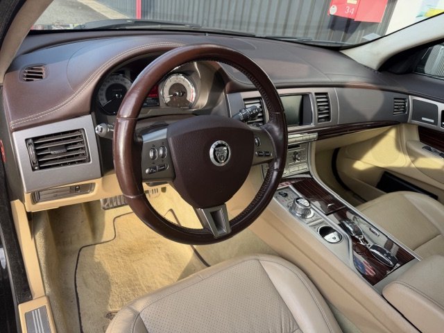 Jaguar XF - Photo 15