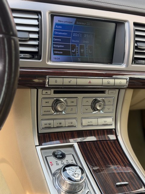 Jaguar XF - Photo 16