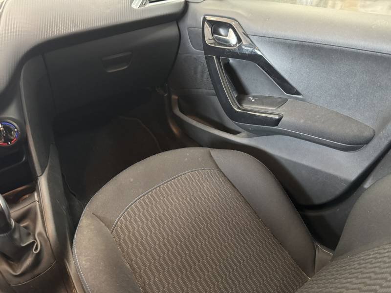 Peugeot 208 - Photo 15