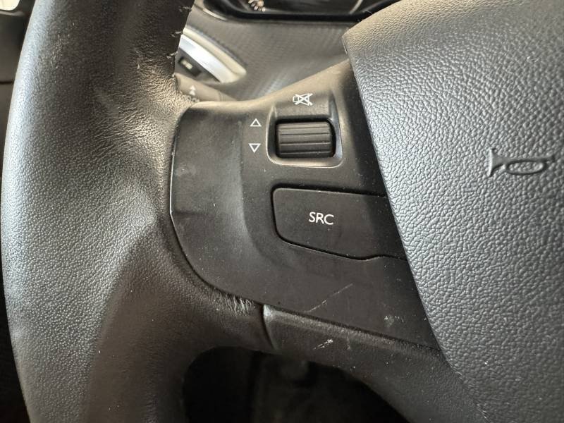 Peugeot 208 - Photo 18