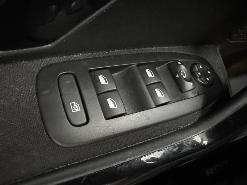 Peugeot 208 - Photo 33