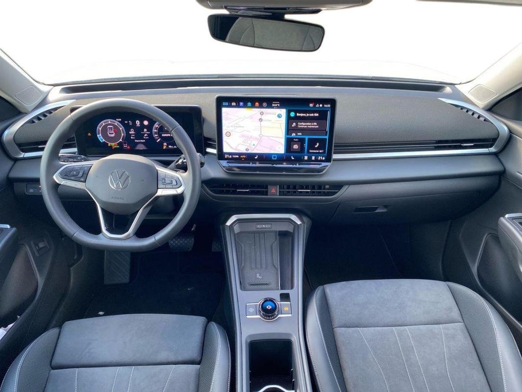 Volkswagen T-Roc - Photo 8