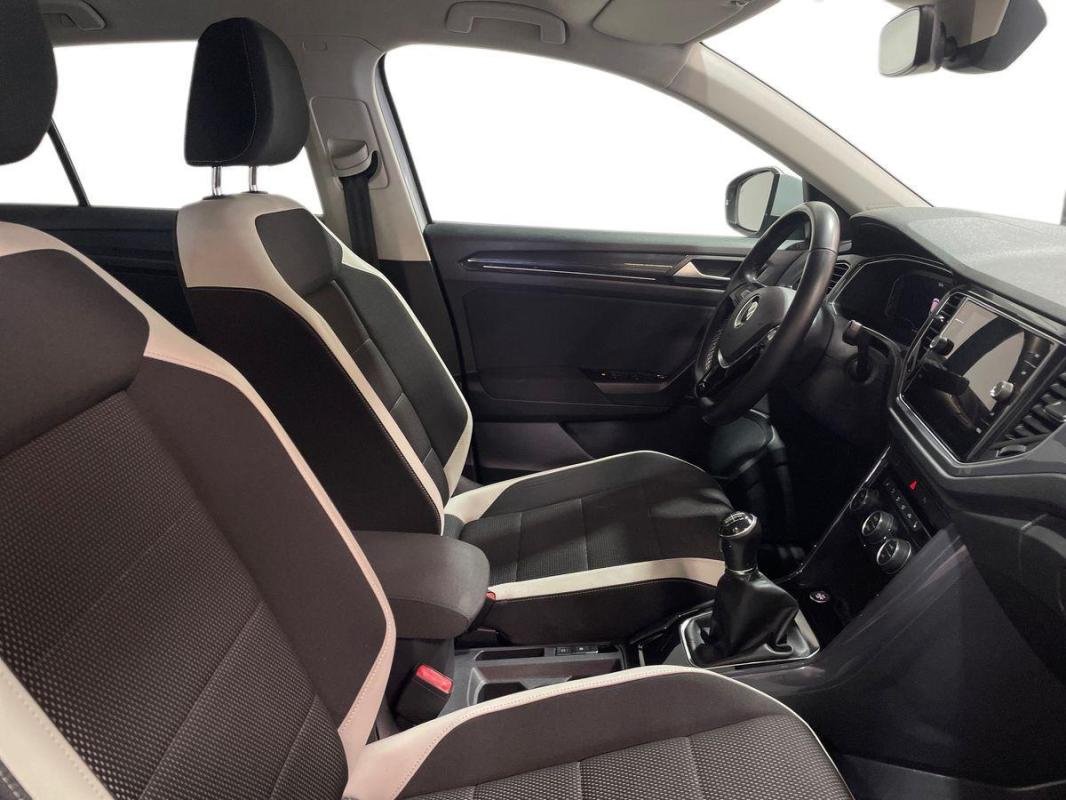 Volkswagen T-Roc - Photo 13