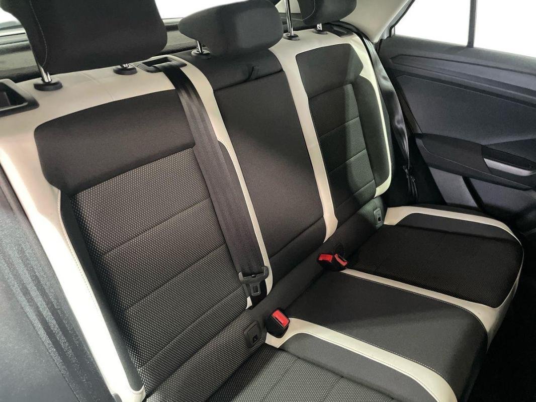 Volkswagen T-Roc - Photo 23