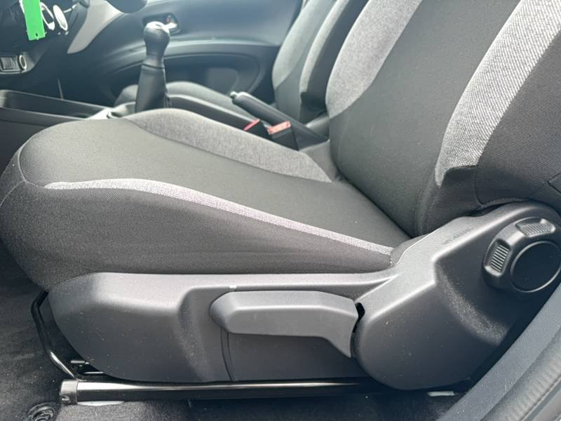 Toyota aygo x - Photo 15