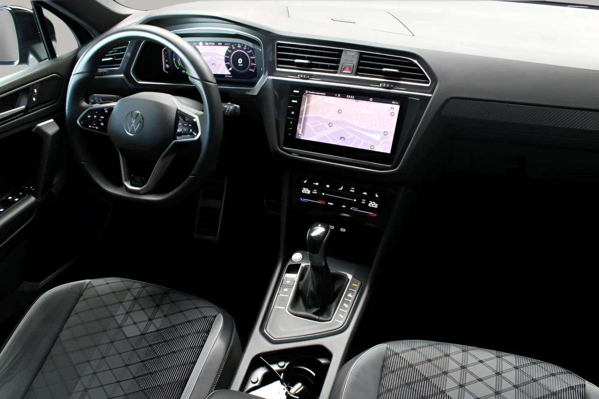 Volkswagen Tiguan - Photo 12