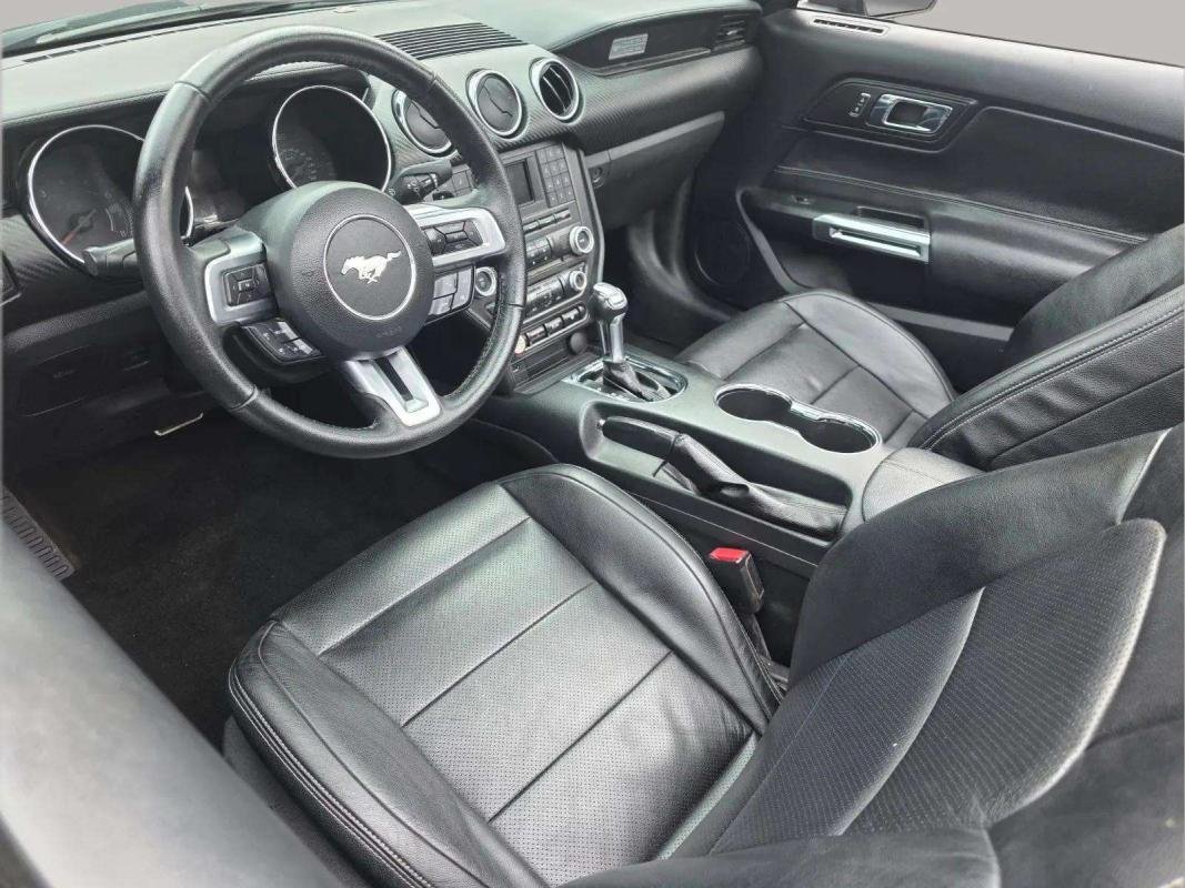 Ford Mustang - Photo 11