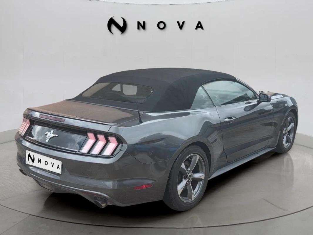 Ford Mustang - Photo 4