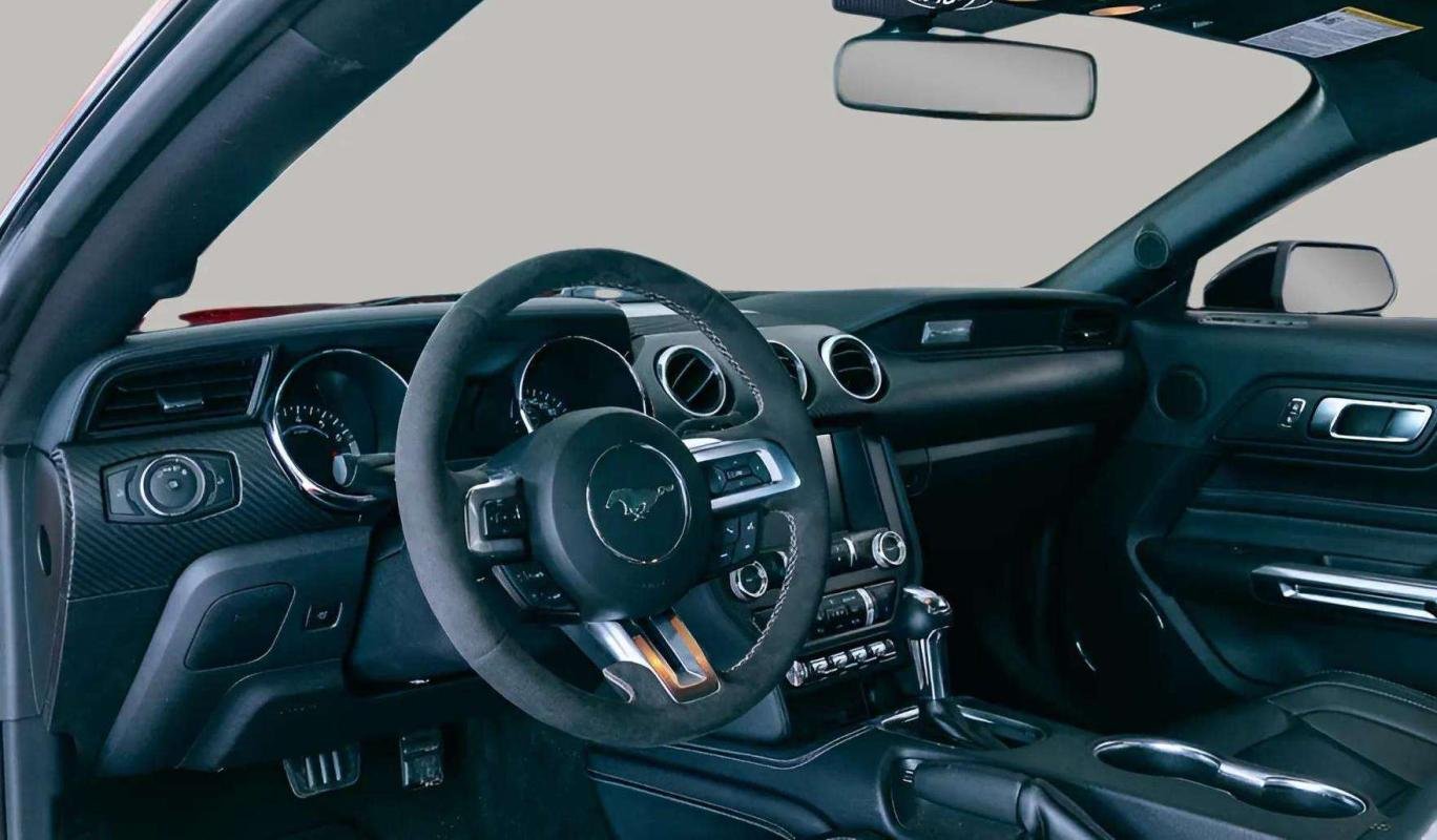 Ford Mustang - Photo 7
